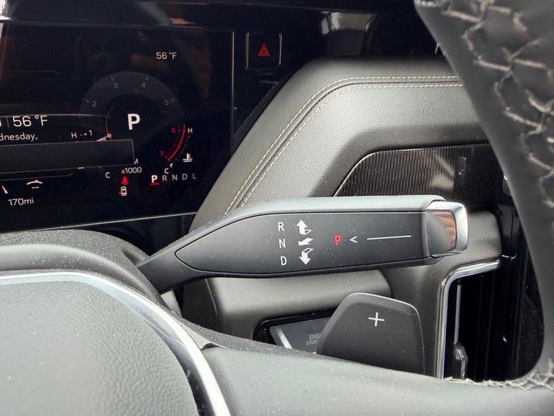 GMC Yukon Vehicle Full-screen Gallery Image 15