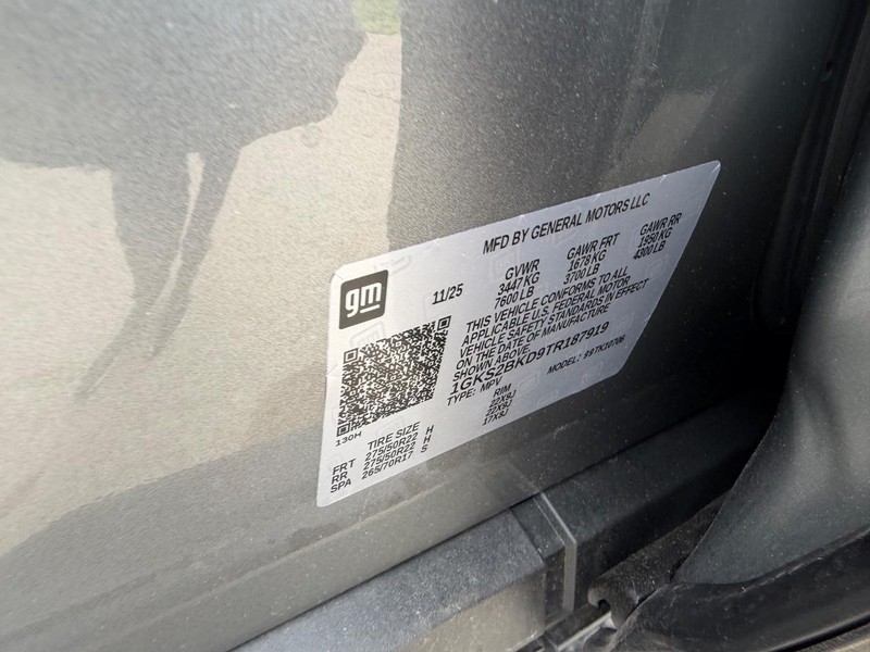 GMC Yukon Vehicle Full-screen Gallery Image 24