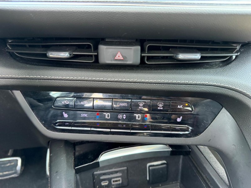 Buick Envision Vehicle Full-screen Gallery Image 15