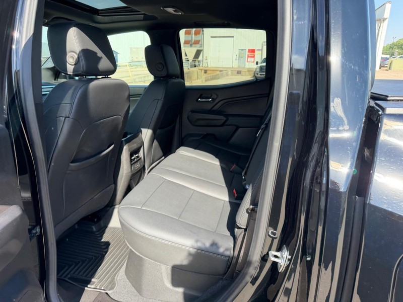 GMC Canyon Vehicle Full-screen Gallery Image 7