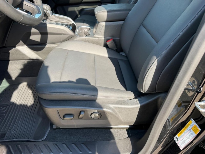 GMC Canyon Vehicle Full-screen Gallery Image 18