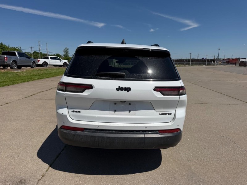 Jeep Grand Cherokee L Vehicle Full-screen Gallery Image 4