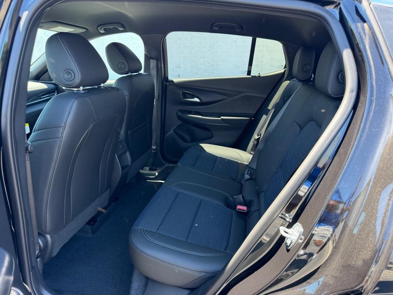 Buick Envista Vehicle Full-screen Gallery Image 7