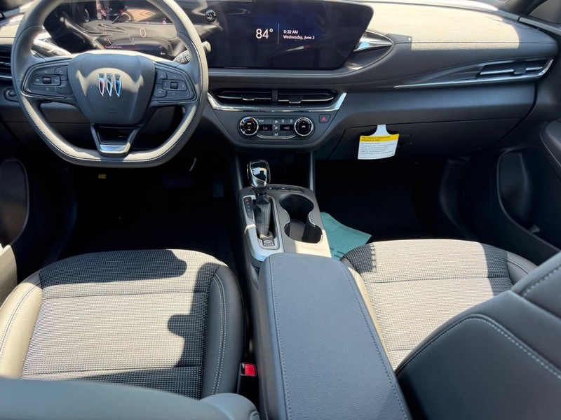 Buick Envista Vehicle Full-screen Gallery Image 8