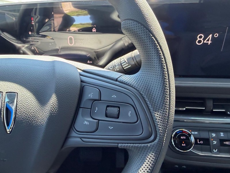 Buick Envista Vehicle Full-screen Gallery Image 11