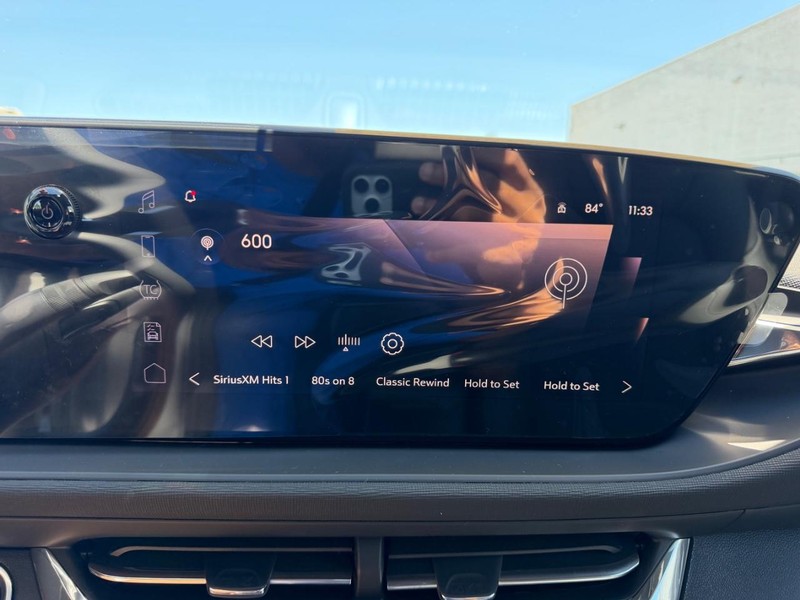 Buick Envista Vehicle Full-screen Gallery Image 12