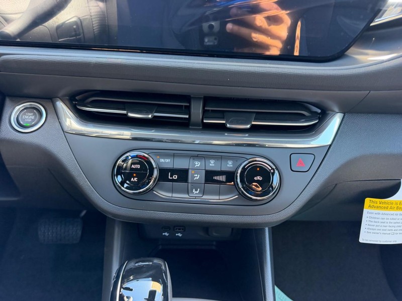 Buick Envista Vehicle Full-screen Gallery Image 13