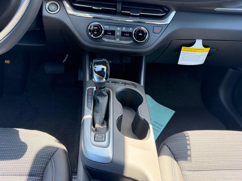 Buick Envista Vehicle Full-screen Gallery Image 14