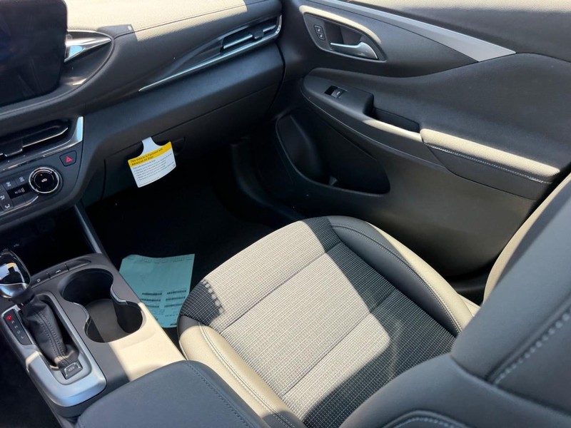 Buick Envista Vehicle Full-screen Gallery Image 15