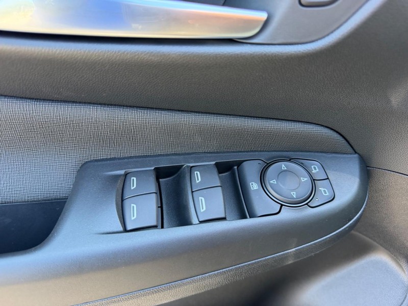 Buick Envista Vehicle Full-screen Gallery Image 16