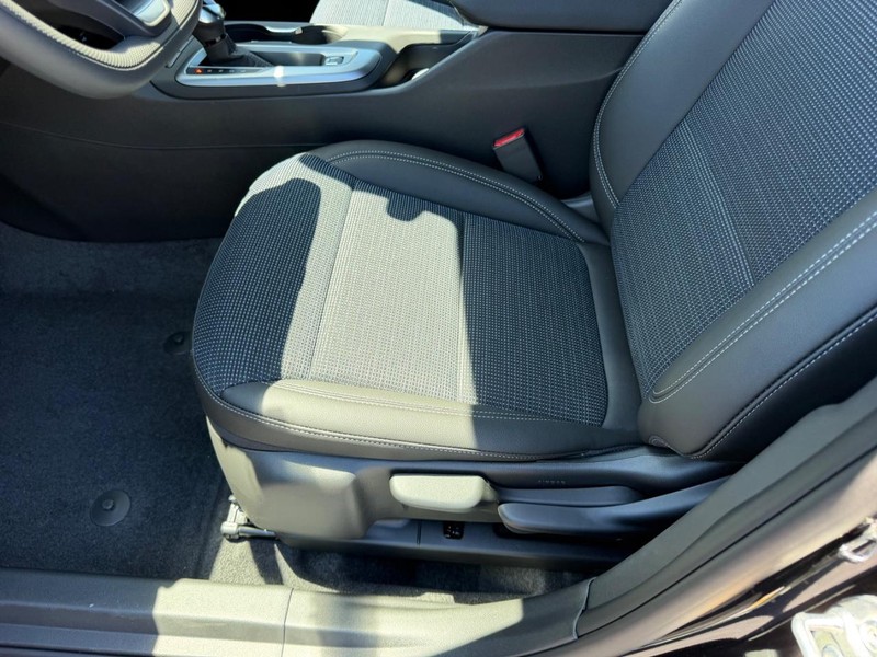 Buick Envista Vehicle Full-screen Gallery Image 17