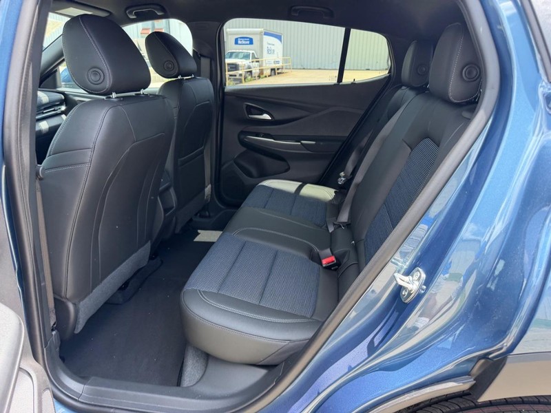 Buick Envista Vehicle Full-screen Gallery Image 7