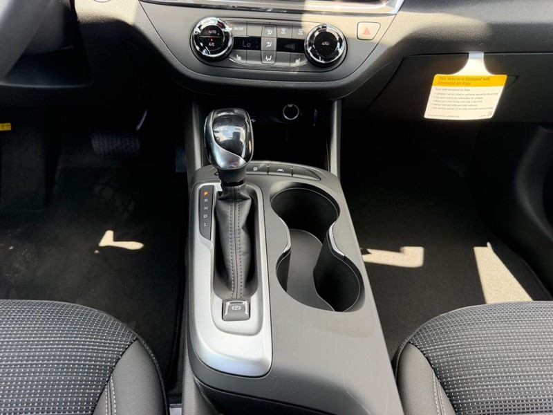 Buick Envista Vehicle Full-screen Gallery Image 14