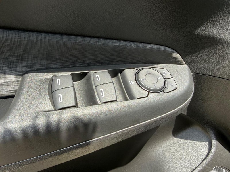 Buick Envista Vehicle Full-screen Gallery Image 16