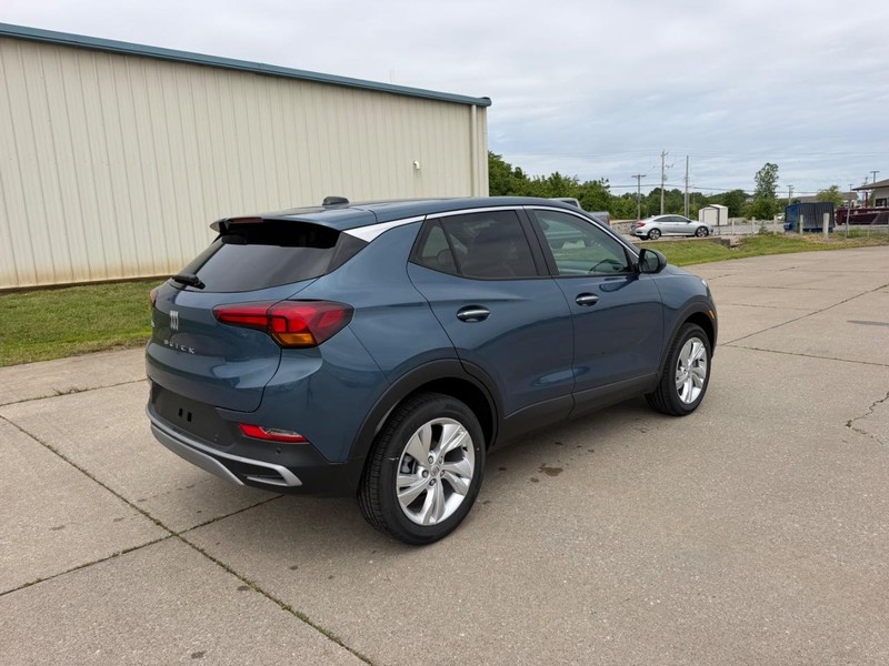 Buick Encore GX Vehicle Full-screen Gallery Image 3