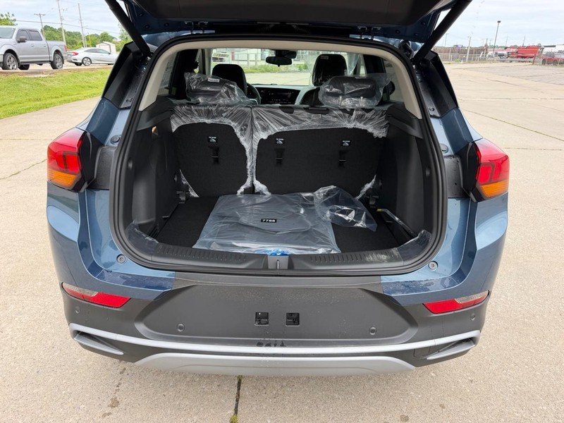 Buick Encore GX Vehicle Full-screen Gallery Image 5