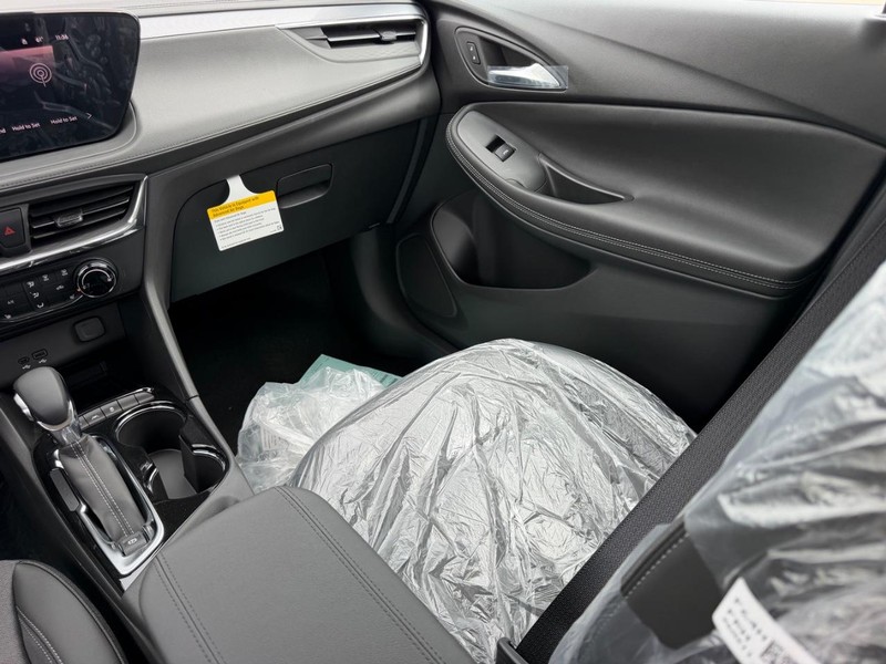 Buick Encore GX Vehicle Full-screen Gallery Image 16