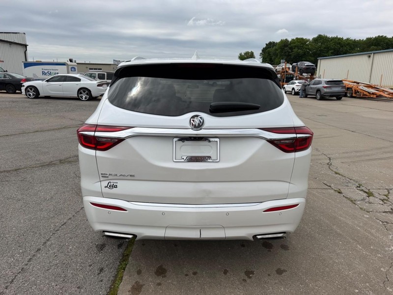 Buick Enclave Vehicle Full-screen Gallery Image 4
