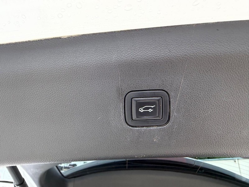 Buick Enclave Vehicle Full-screen Gallery Image 6