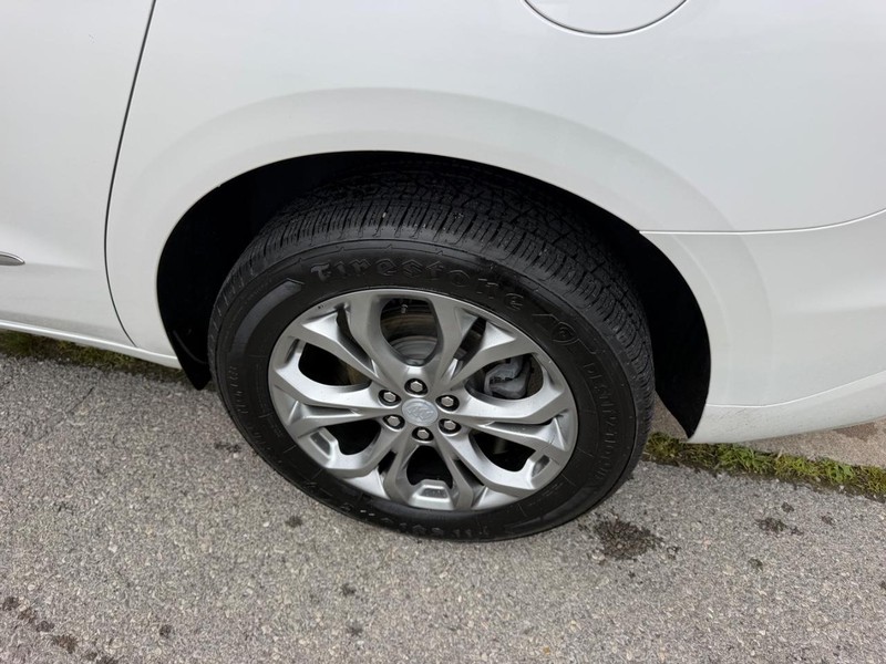 Buick Enclave Vehicle Full-screen Gallery Image 7