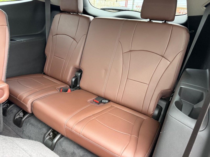Buick Enclave Vehicle Full-screen Gallery Image 8