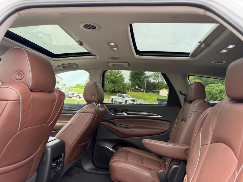 Buick Enclave Vehicle Full-screen Gallery Image 10