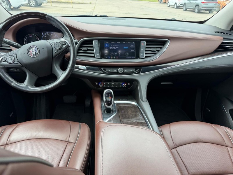 Buick Enclave Vehicle Full-screen Gallery Image 12