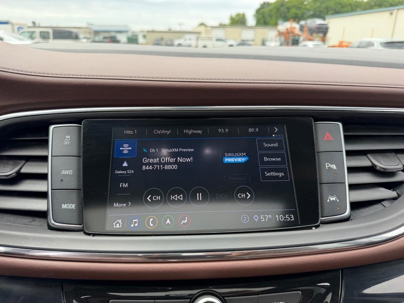 Buick Enclave Vehicle Full-screen Gallery Image 16