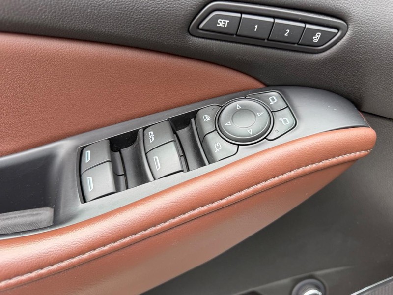 Buick Enclave Vehicle Full-screen Gallery Image 20