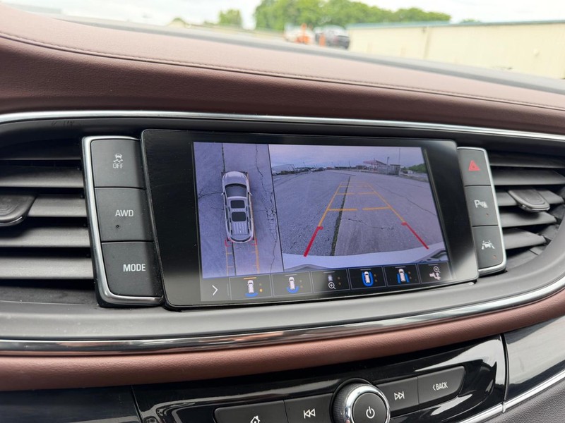 Buick Enclave Vehicle Full-screen Gallery Image 24