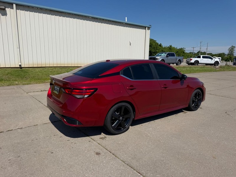 Nissan Sentra Vehicle Full-screen Gallery Image 3
