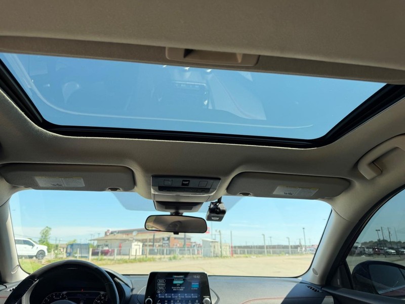 Nissan Sentra Vehicle Full-screen Gallery Image 8
