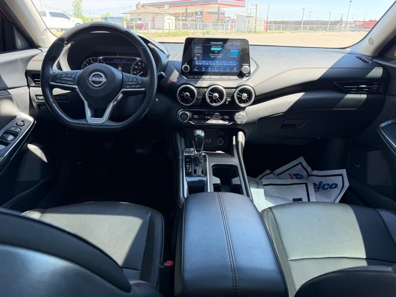 Nissan Sentra Vehicle Full-screen Gallery Image 9