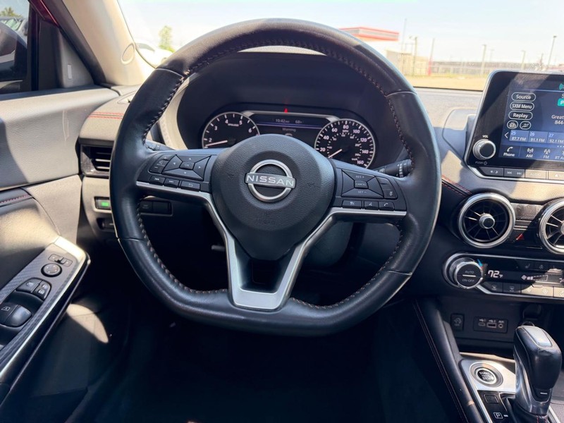 Nissan Sentra Vehicle Full-screen Gallery Image 10