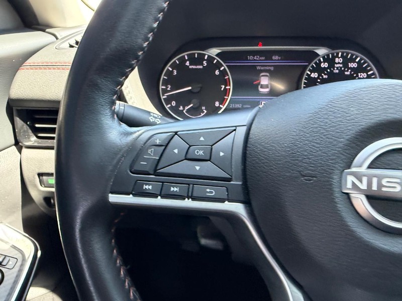 Nissan Sentra Vehicle Full-screen Gallery Image 11
