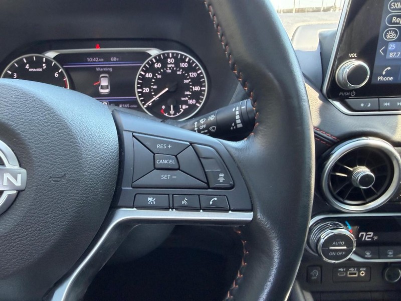 Nissan Sentra Vehicle Full-screen Gallery Image 12