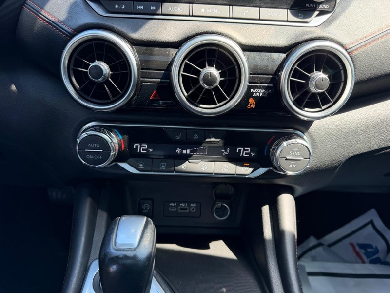 Nissan Sentra Vehicle Full-screen Gallery Image 14