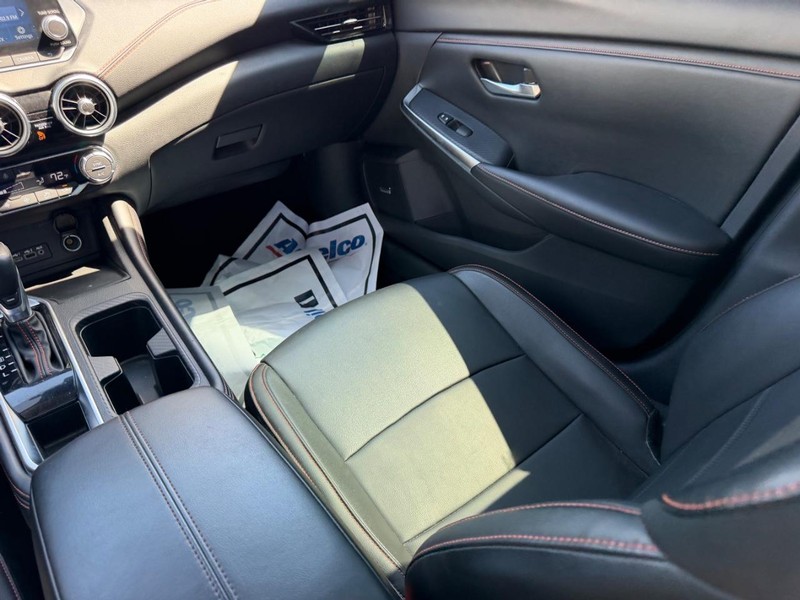 Nissan Sentra Vehicle Full-screen Gallery Image 16