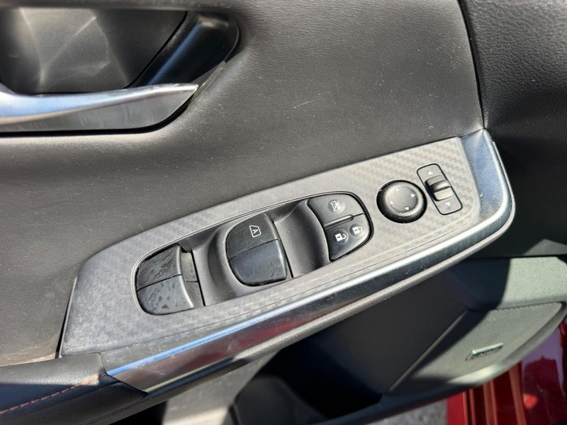 Nissan Sentra Vehicle Full-screen Gallery Image 17