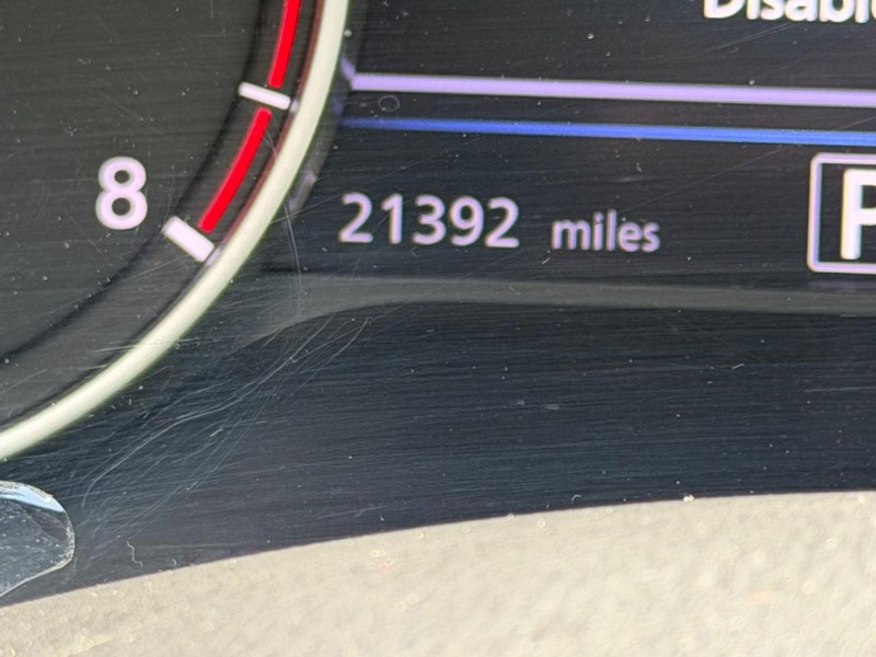 Nissan Sentra Vehicle Full-screen Gallery Image 19