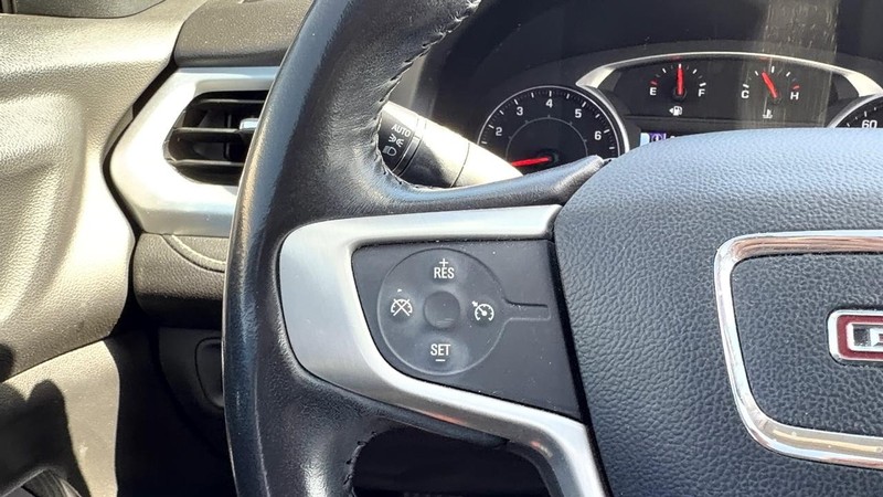 GMC Acadia Vehicle Full-screen Gallery Image 14