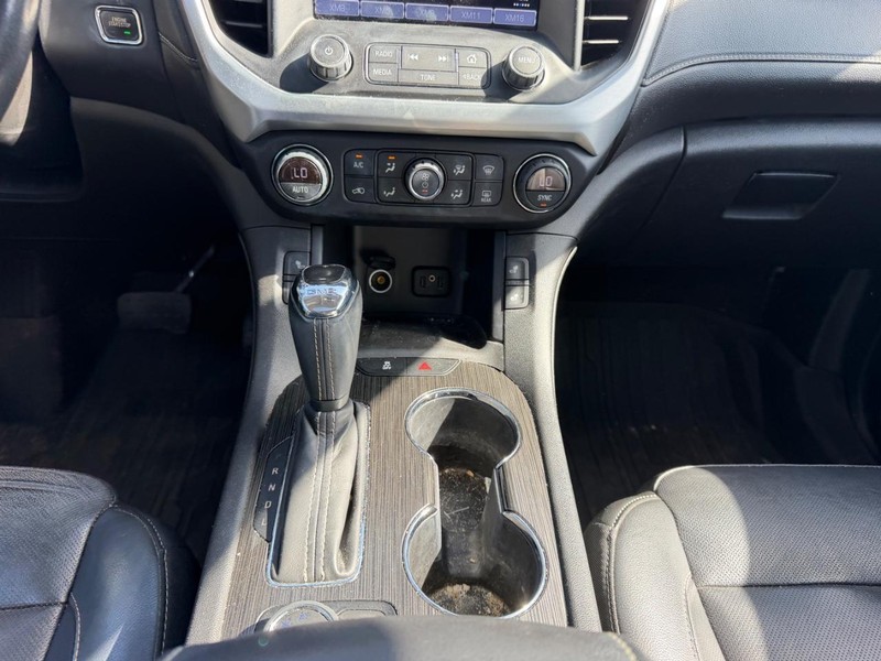 GMC Acadia Vehicle Full-screen Gallery Image 18