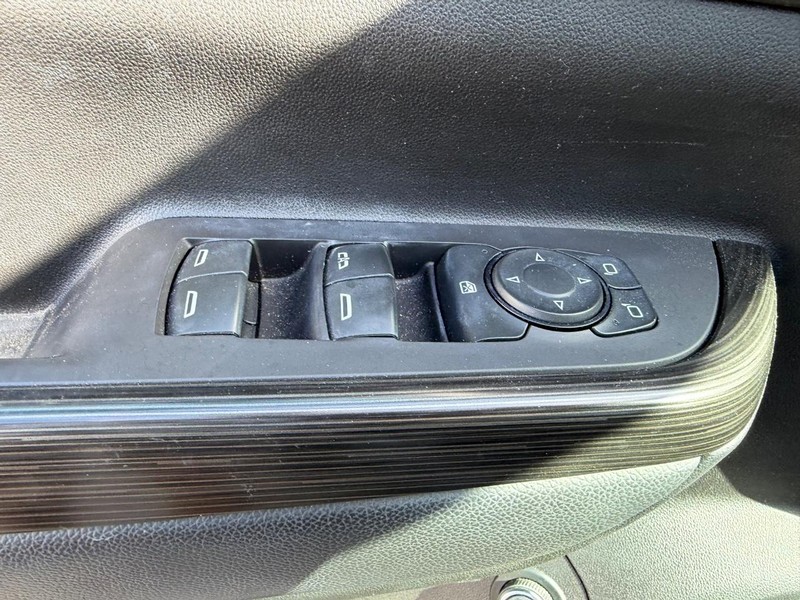 GMC Acadia Vehicle Full-screen Gallery Image 20