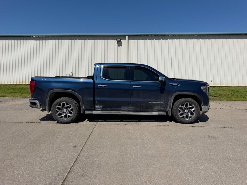 GMC Sierra 1500 Vehicle Full-screen Gallery Image 2