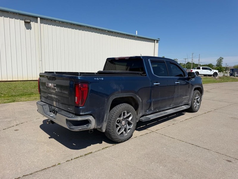 GMC Sierra 1500 Vehicle Full-screen Gallery Image 3