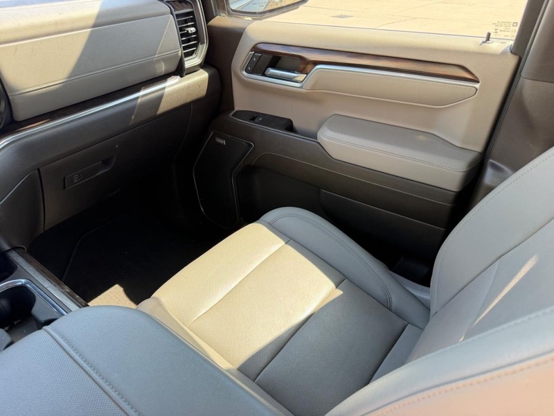 GMC Sierra 1500 Vehicle Full-screen Gallery Image 15