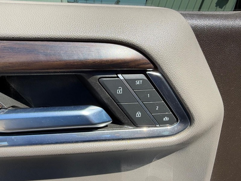 GMC Sierra 1500 Vehicle Full-screen Gallery Image 17