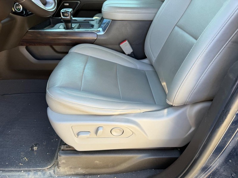 GMC Sierra 1500 Vehicle Full-screen Gallery Image 18