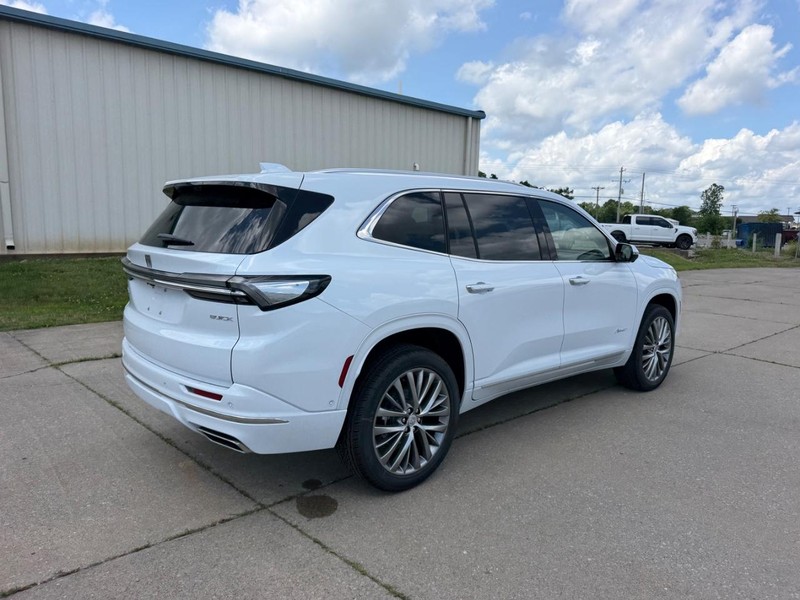 Buick Enclave Vehicle Full-screen Gallery Image 3