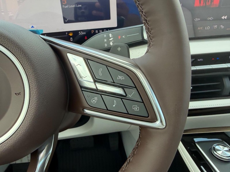Buick Enclave Vehicle Full-screen Gallery Image 15